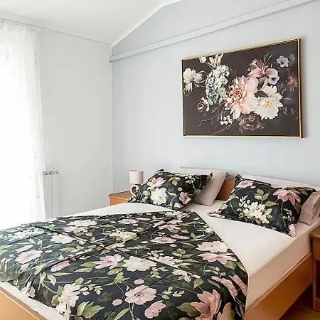 Charming With Sea View In Sibenik, 38 M². Apartmán