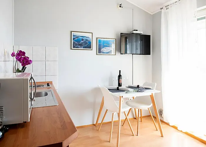 Lejlighed Charming With Sea View In Sibenik, 38 M².